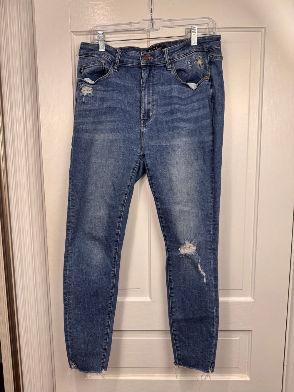 Judy Blue Medium Wash Distressed Skinny Jeans